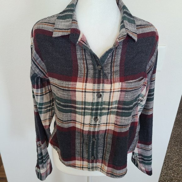 American Eagle Cropped Button Down Flannel NWOT - Picture 2 of 15